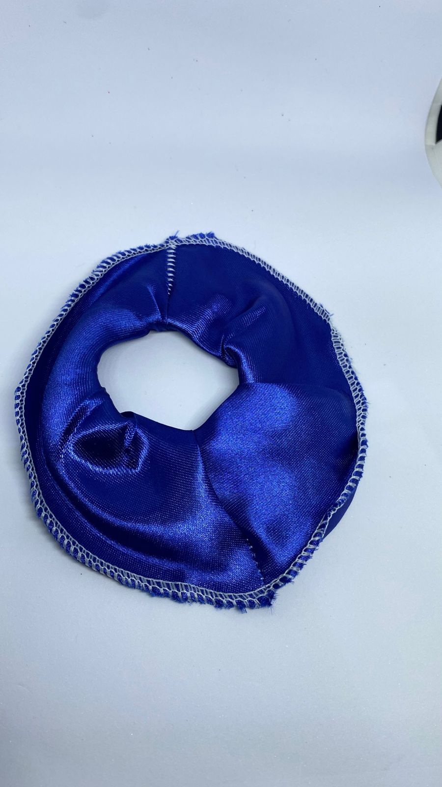 Rabicó de cetim azul forte