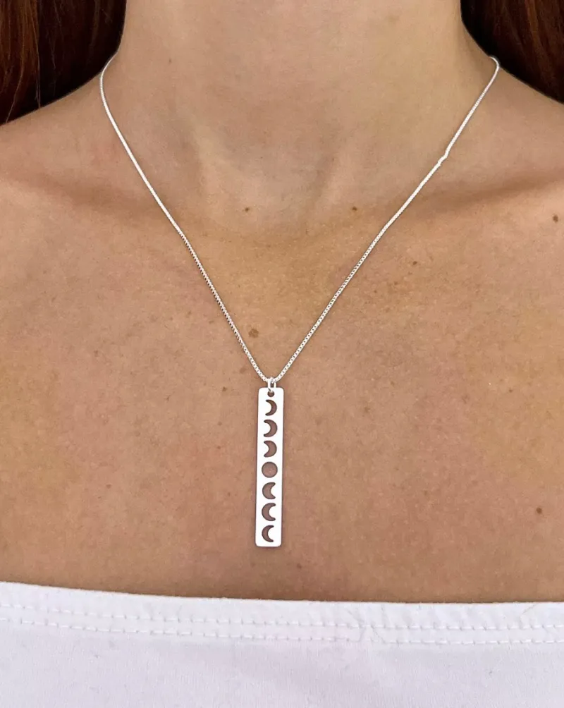Colar Placa Lunar ✨